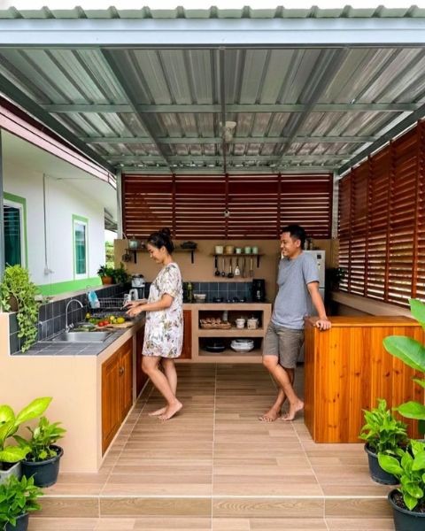 Kanopi Spandek Praktis di Dapur Outdoor